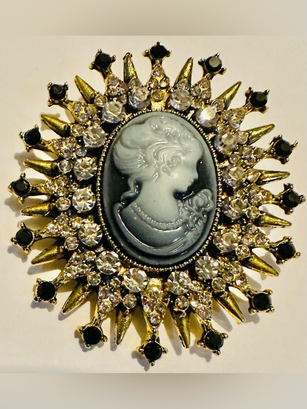 Vintage-Inspired Black and Gold Tone Cameo Like Brooch